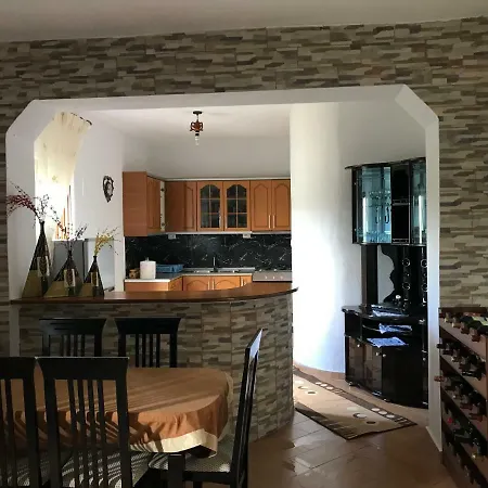 Casa de hóspedes Bardhi *